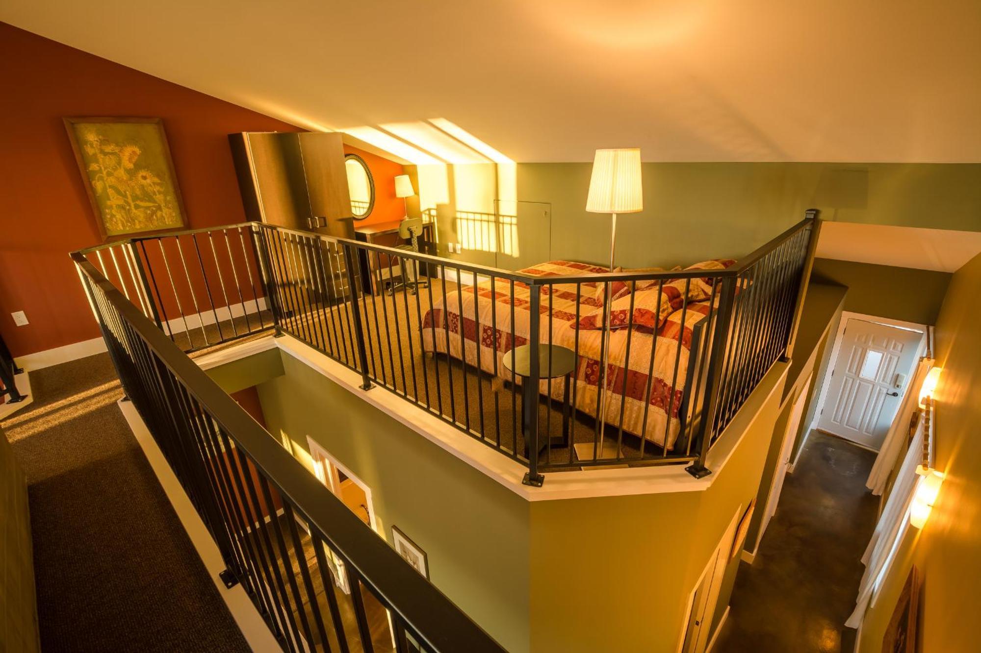 Crooked Tree Guest Suites Penticton Exterior photo