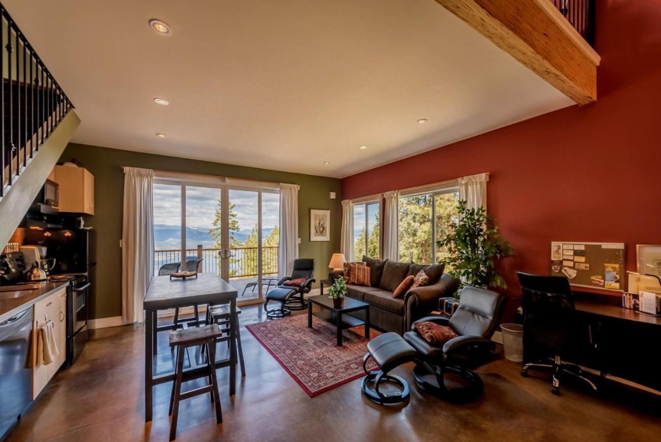Crooked Tree Guest Suites Penticton Exterior photo