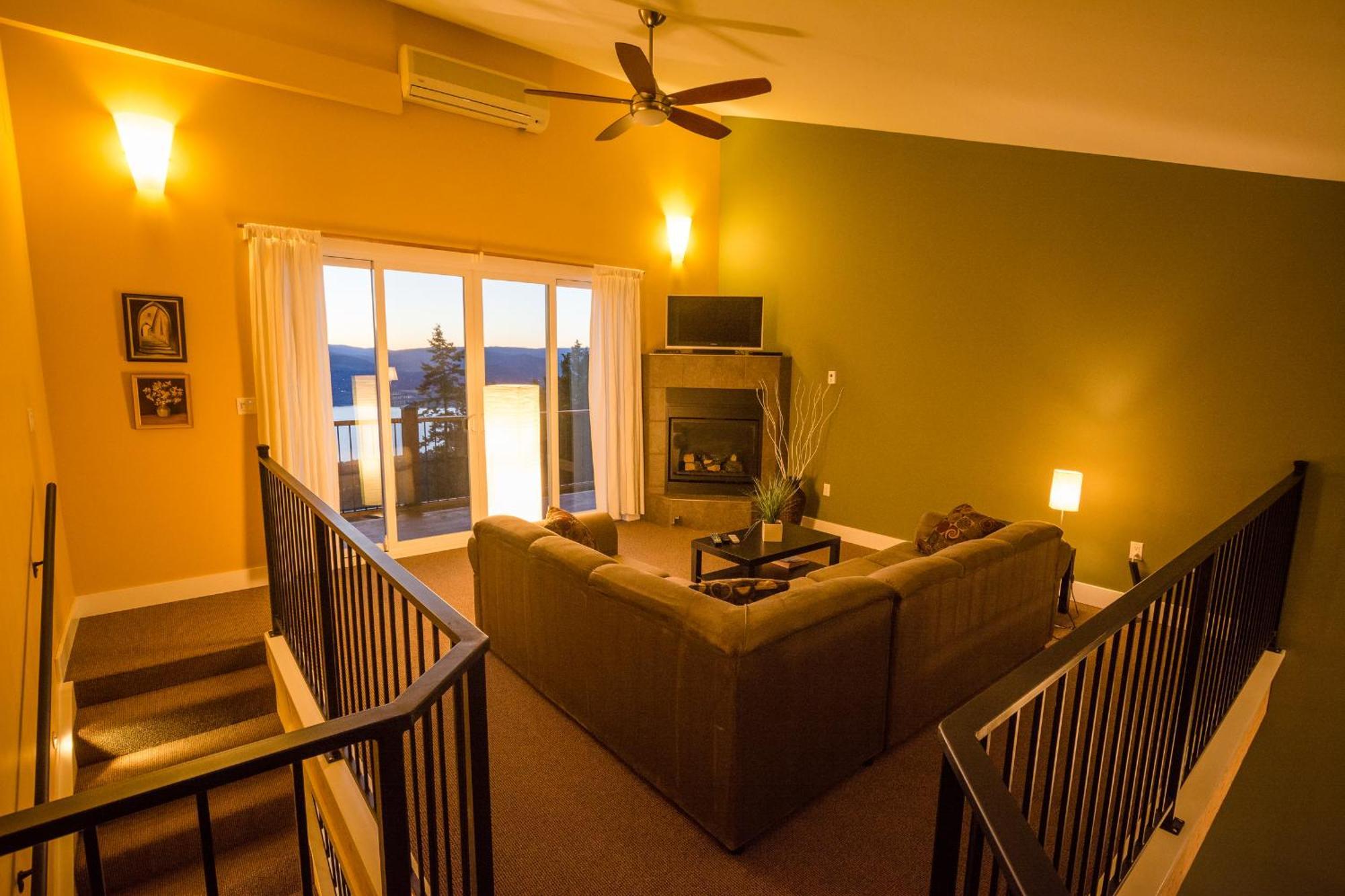 Crooked Tree Guest Suites Penticton Exterior photo