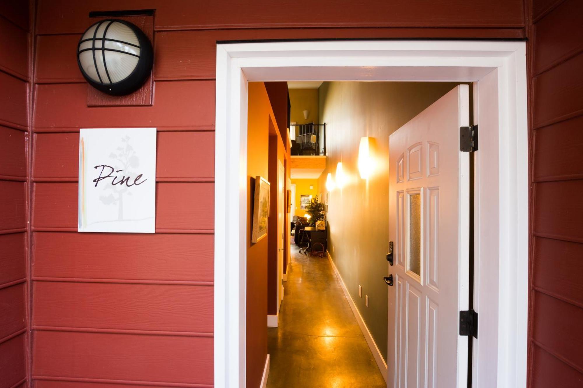 Crooked Tree Guest Suites Penticton Exterior photo